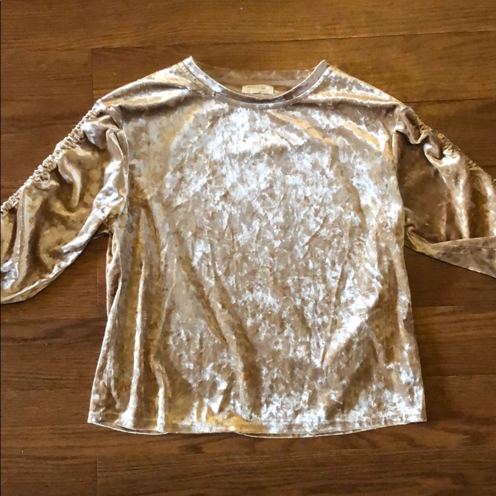 Melló Day scrunched sleeve gold velvet blouse